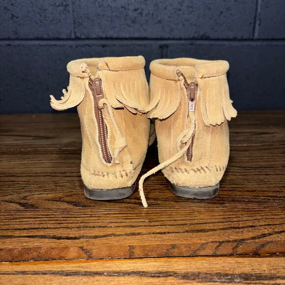 Minnetonka Womens 8 Tan Suede Fringe Moccasin Boots Ankle Booties Zip Soft Sole - Picture 4 of 7